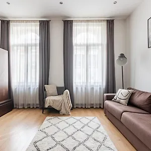 Apartment Place Of Grace - 50 Meters From Dancing House, Prag